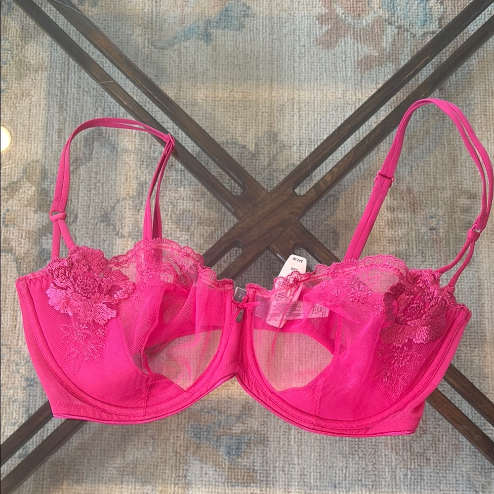 Victoria's Secret Pink Lace Underwire Bra 38D new with tags